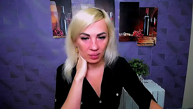 EmmaCat  online show from 09-18-25, 05:32