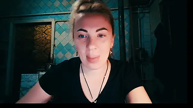 EmmaCat  online show from 11-28-25, 06:46