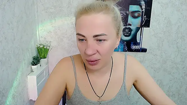 EmmaCat  online show from 02-10-26, 06:12