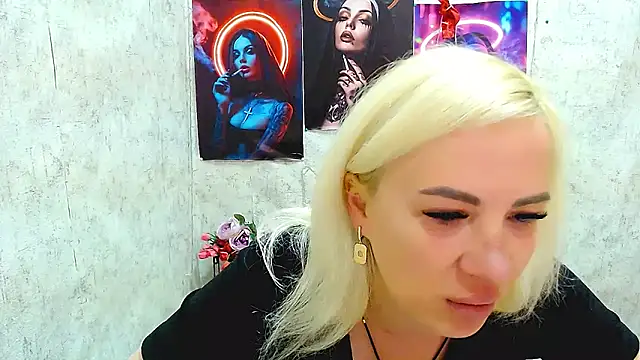 EmmaCat  online show from 03-29-26, 05:31