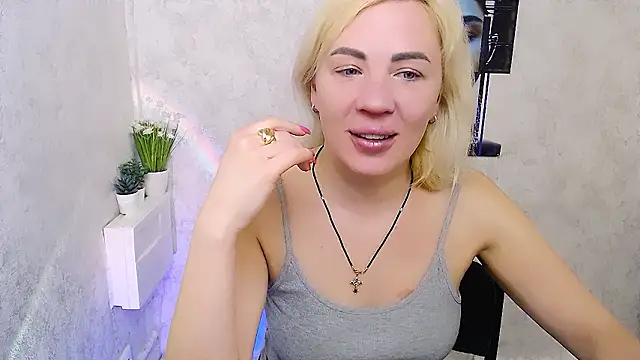 EmmaCat  online show from 02-02-26, 07:18