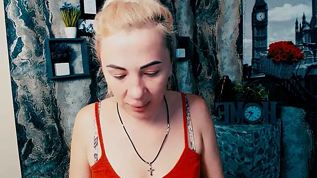 EmmaCat  online show from 10-17-25, 05:22