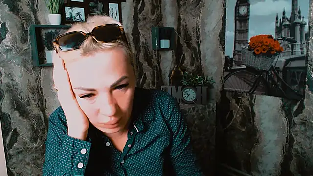 EmmaCat  online show from 09-24-25, 04:19