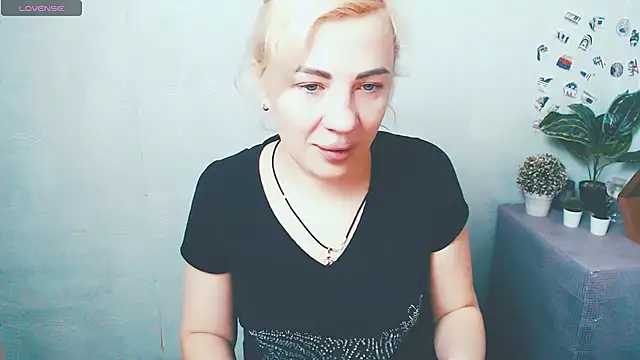 EmmaCat  online show from 01-12-26, 05:03