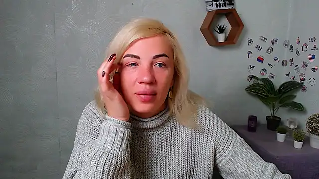 EmmaCat  online show from 10-10-25, 04:02