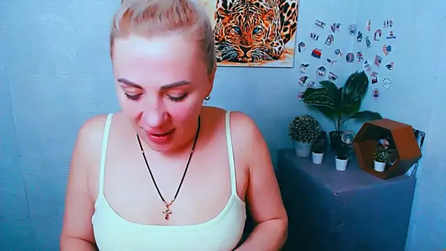 EmmaCat  online show from 02-10-26, 06:29