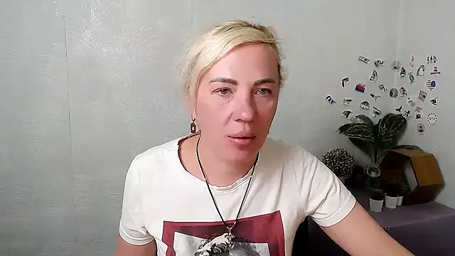 EmmaCat  online show from 05-07-26, 04:06