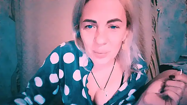 EmmaCat  online show from 10-30-25, 07:44