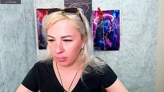 EmmaCat  online show from 04-06-26, 04:19