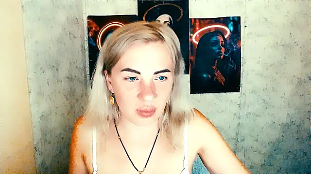 EmmaCat  online show from 11-10-25, 06:13