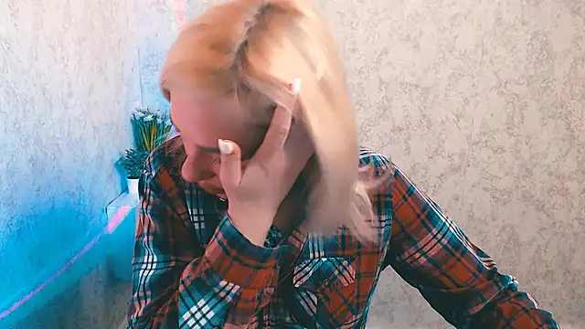 EmmaCat  online show from 01-10-26, 05:36