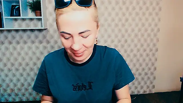 EmmaCat  online show from 10-04-25, 04:36