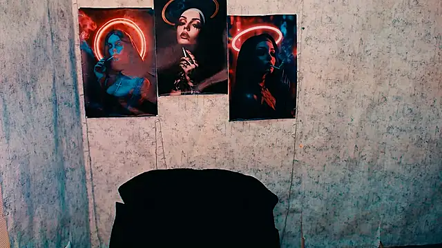 EmmaCat  online show from 10-21-25, 04:01