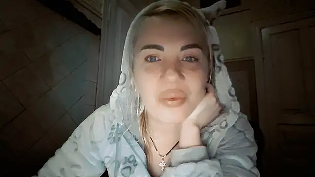 EmmaCat  online show from 02-14-26, 04:18