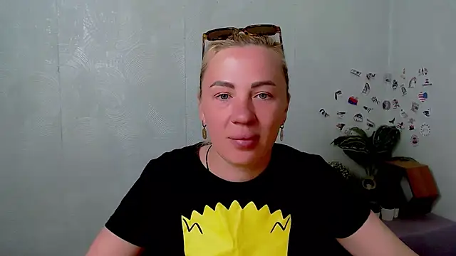 EmmaCat  online show from 05-05-26, 04:26