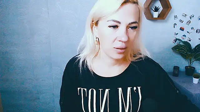 EmmaCat  online show from 09-23-25, 05:36