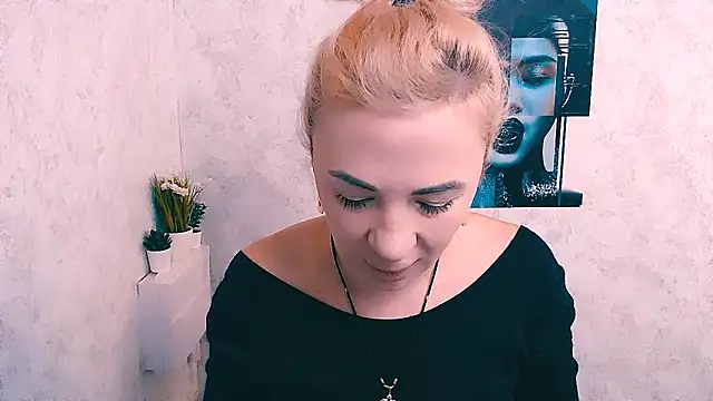 EmmaCat  online show from 12-04-25, 06:56