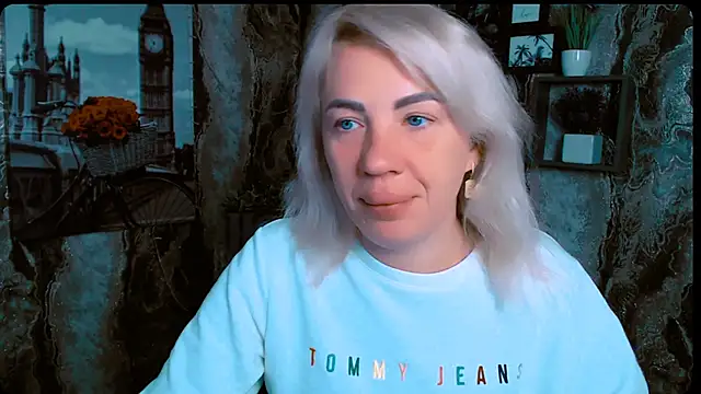 EmmaCat  online show from 10-02-25, 05:00