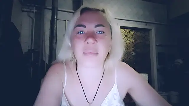 EmmaCat  online show from 05-10-26, 02:59