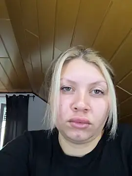 Snapshot of Juliane_Deutschland chatting on 10-06-25, 01:12 Juliane Deutschland online show from 10-06-25, 01:12