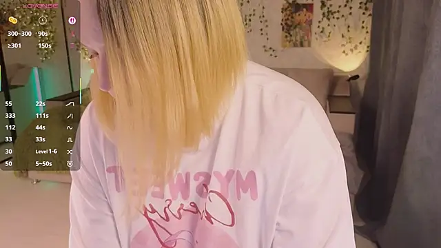 Aki nohana online show from 10-24-25, 01:10