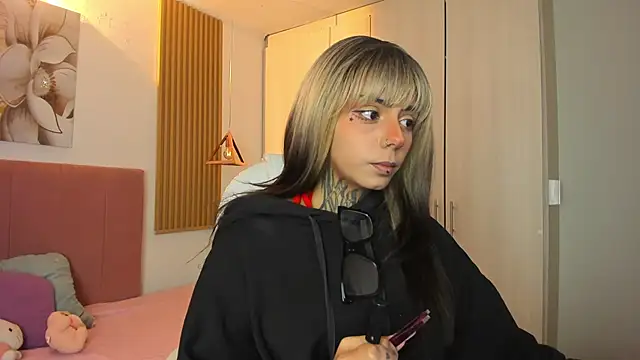 KoraRousee online show from 11-02-25, 01:27