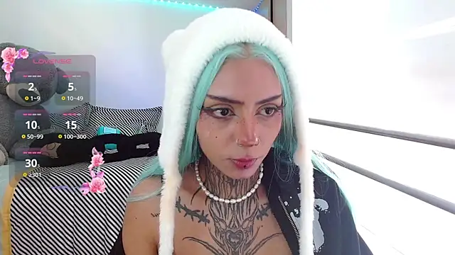 KoraRousee online show from 11-18-25, 02:53