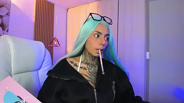 KoraRousee online show from 10-30-25, 01:20