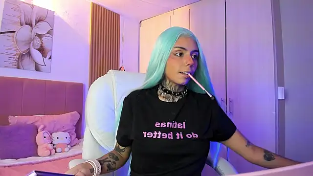 KoraRousee online show from 10-24-25, 01:32