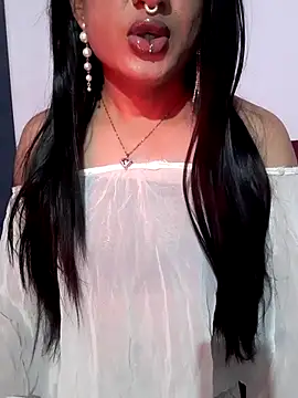 Cutie-Whiskey1 online show from 11-07-25, 06:56