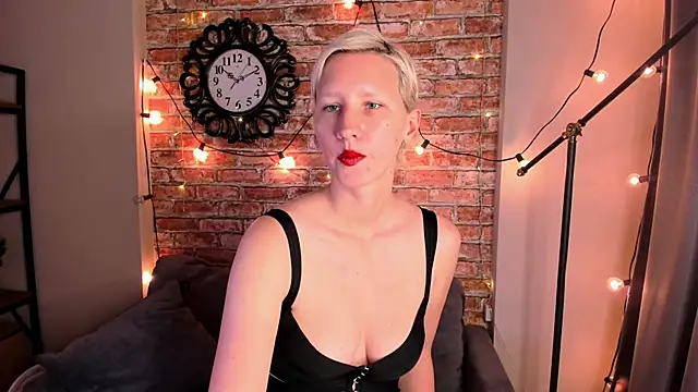 Snapshot of Kim_Waite chatting on 09-14-25, 02:28 Kim Waite online show from 09-14-25, 02:28