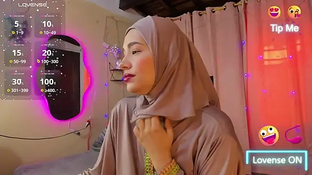 Snapshot of ShanaJamil chatting on 09-25-25, 12:11 ShanaJamil online show from 09-25-25, 12:11