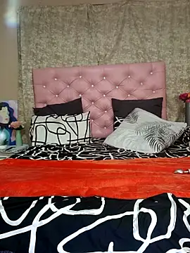 Snapshot of YummyChocTits chatting on 10-02-25, 11:30 YummyChocTits online show from 10-02-25, 11:30