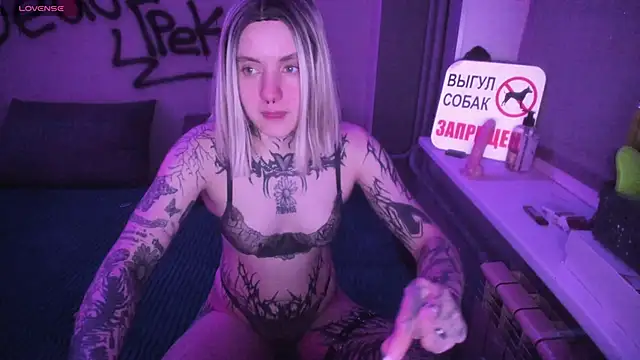 MonikaLowww online show from 04-16-26, 03:02