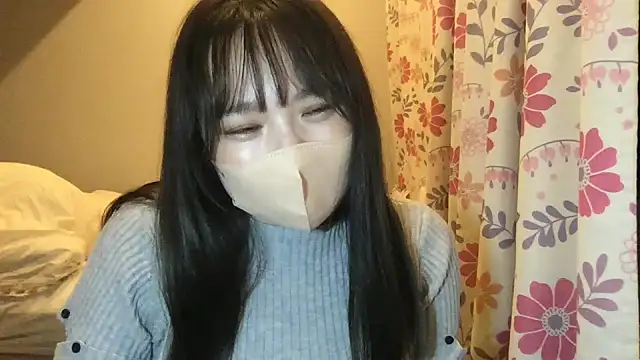 Snapshot of honoka_0011 chatting on 11-12-25, 09:57 honoka 0011 online show from 11-12-25, 09:57