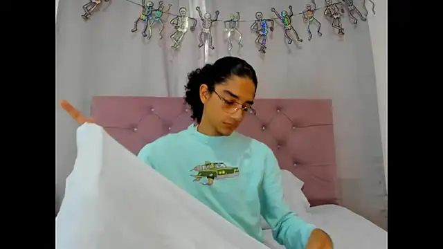 EthanBlackwoodd online show from 11-04-25, 07:39