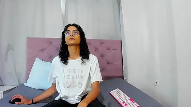 Snapshot of EthanBlackwoodd chatting on 02-16-26, 08:40 EthanBlackwoodd online show from 02-16-26, 08:40