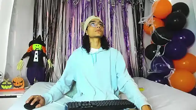 EthanBlackwoodd online show from 10-28-25, 07:35