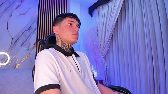 Declan-Fox online show from 10-23-25, 05:06