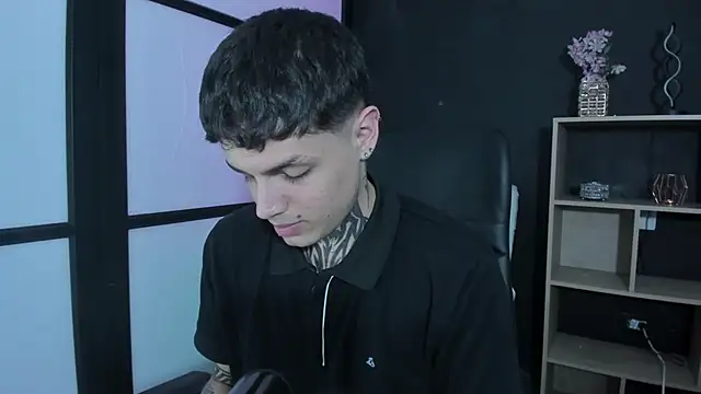 Declan-Fox online show from 10-16-25, 05:27