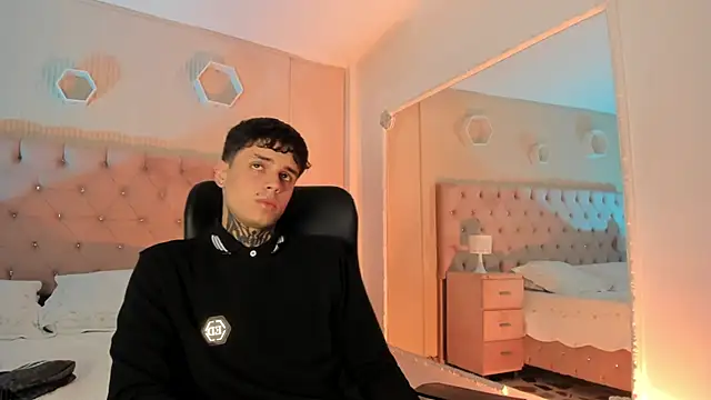 Declan-Fox online show from 10-27-25, 04:13