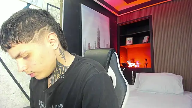 Declan-Fox online show from 09-28-25, 03:57