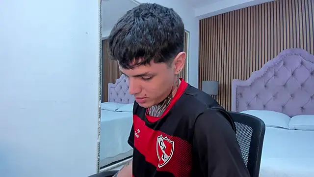 Declan-Fox online show from 10-25-25, 04:33