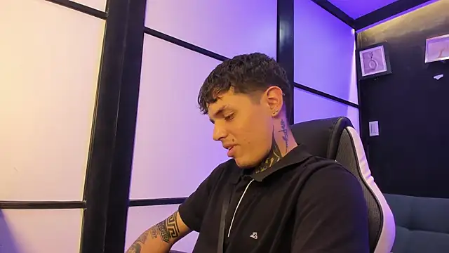 Declan-Fox online show from 10-31-25, 02:08