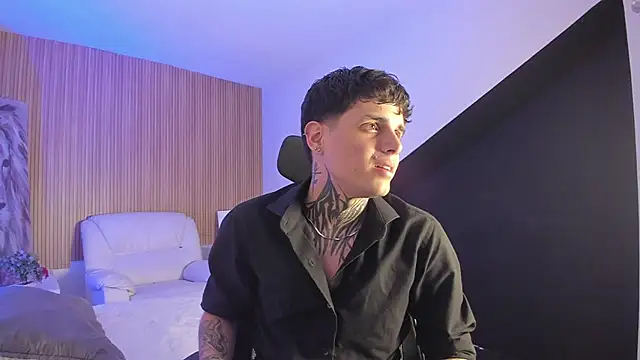 Declan-Fox online show from 11-25-25, 05:19