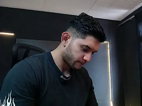 Snapshot of RichardMilleer chatting on 09-19-25, 01:48 RichardMilleer online show from 09-19-25, 01:48