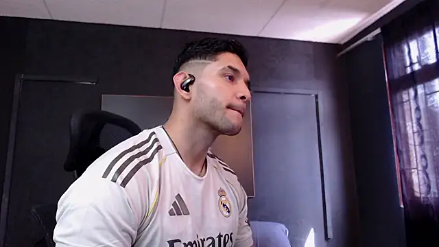 RichardMilleer online show from 04-07-26, 02:19