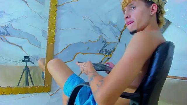 aapolo  online show from 09-23-25, 05:14