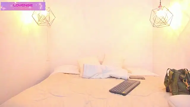 Snapshot of Allisson__ chatting on 06-13-26, 08:07 Allisson online show from 06-13-26, 08:07