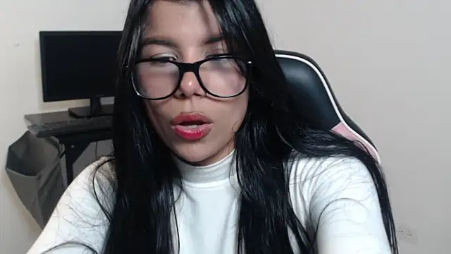 Snapshot of MayaScott11 chatting on 04-27-26, 07:12 MayaScott11 online show from 04-27-26, 07:12